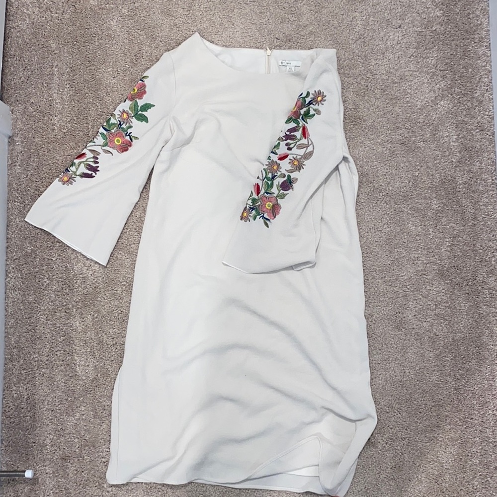 Cato dress, white floral quartersleeve